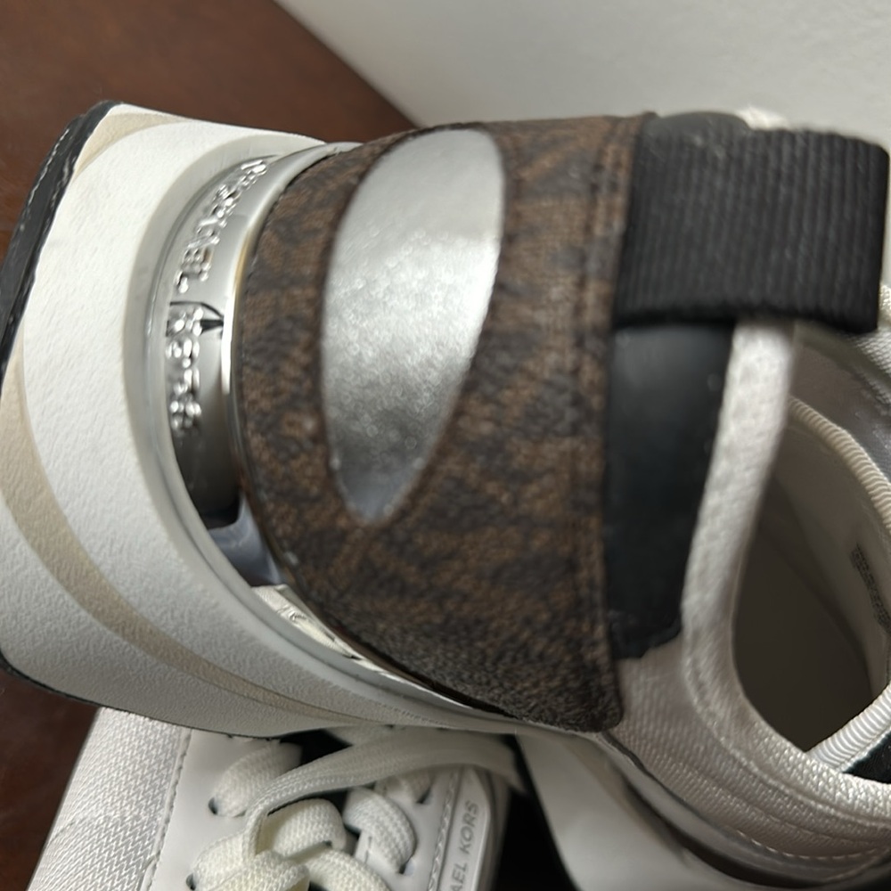 Sneaker ๐ - Picture 6 of 8